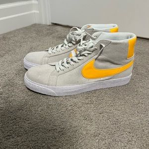 BRAND NEW NEVER WORN MENS SIZE 10 NIKE BLAZERS